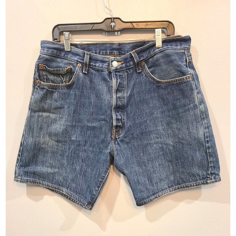 Levi Shorts Women's 38x34 Bermuda 501's Medium Wash Blue Jean Button Fly Casual